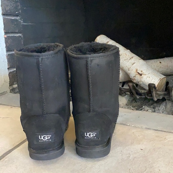 Short black UGG boots size 7 - Picture 2 of 5
